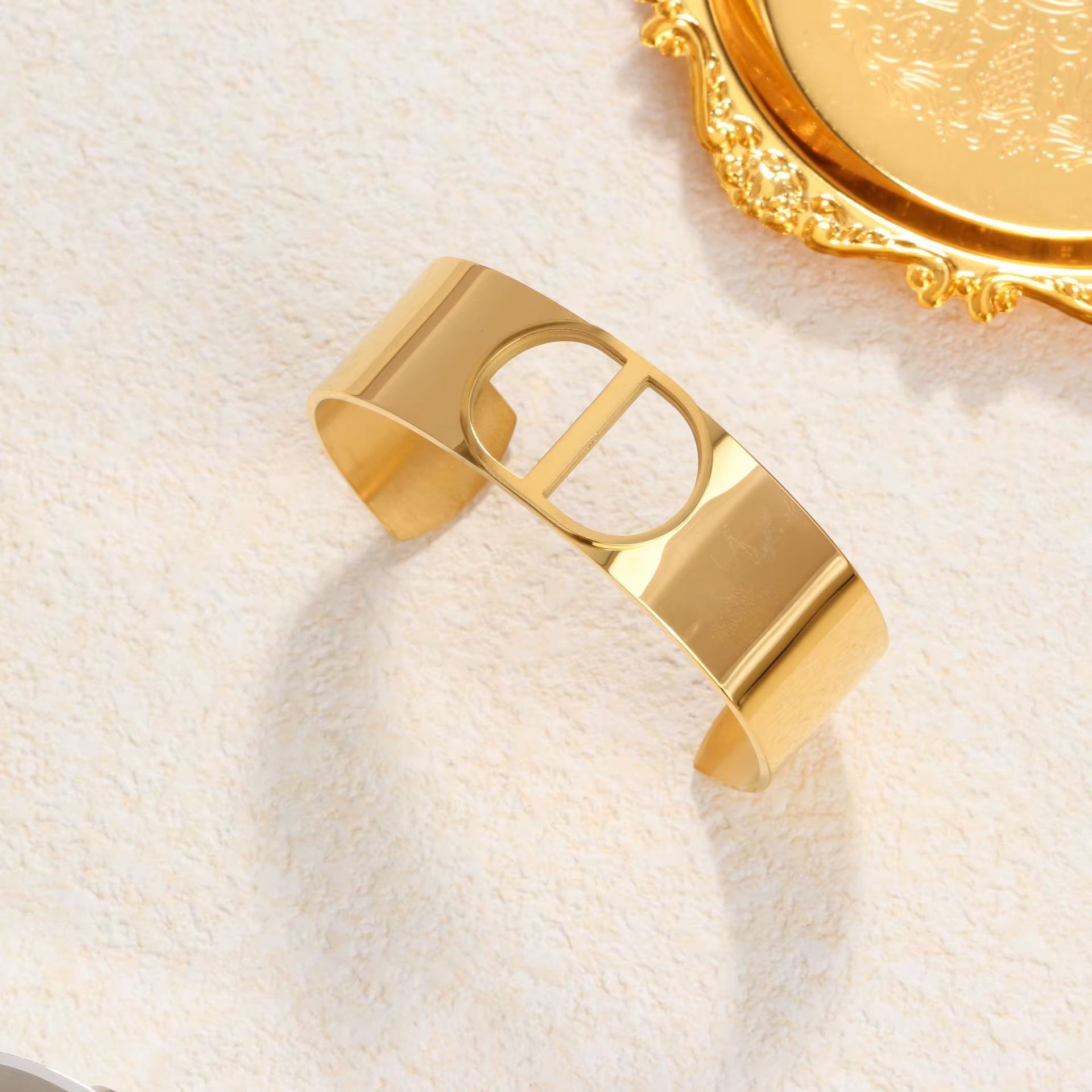 Pulsera Roma CC bañada en oro