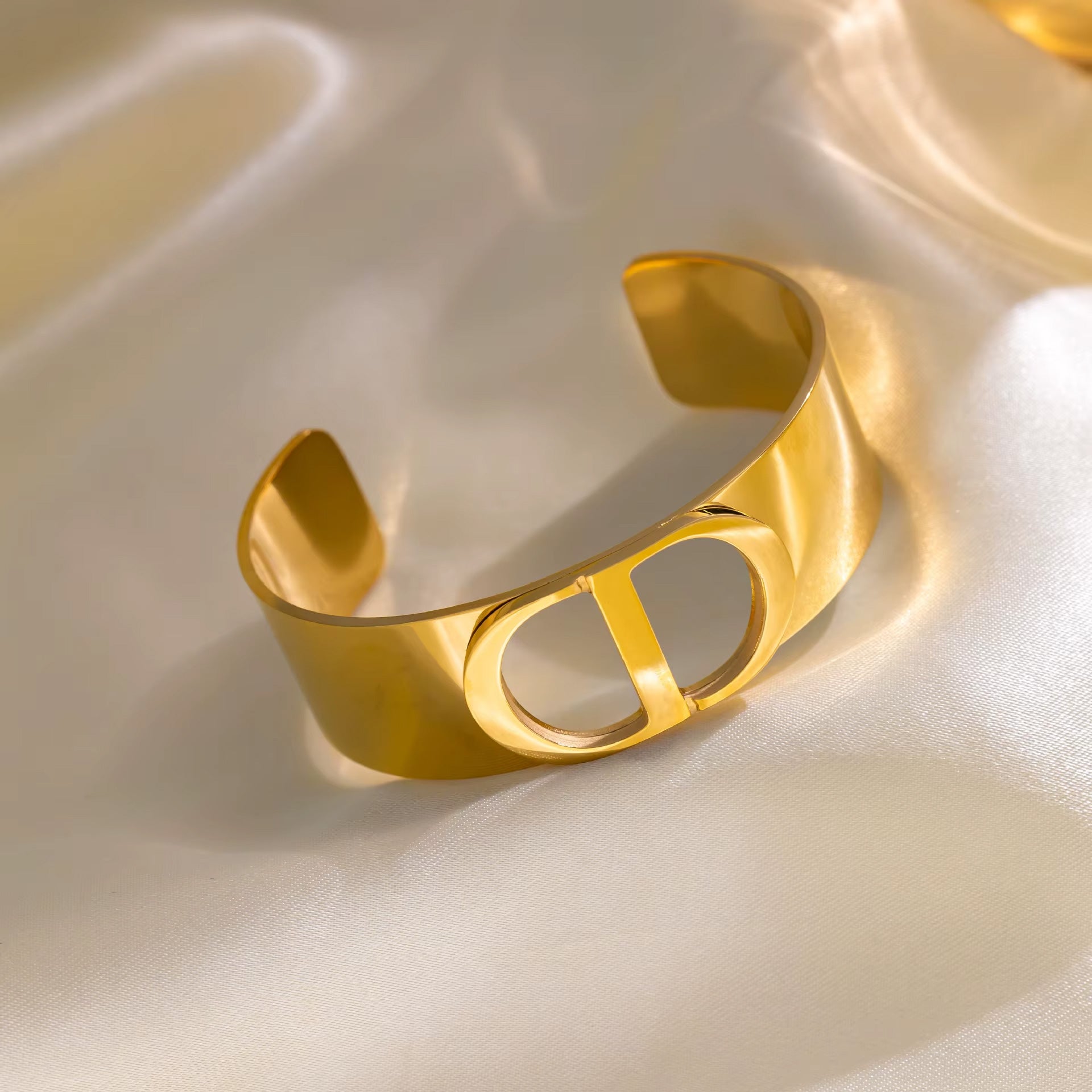 Pulsera Roma CC bañada en oro